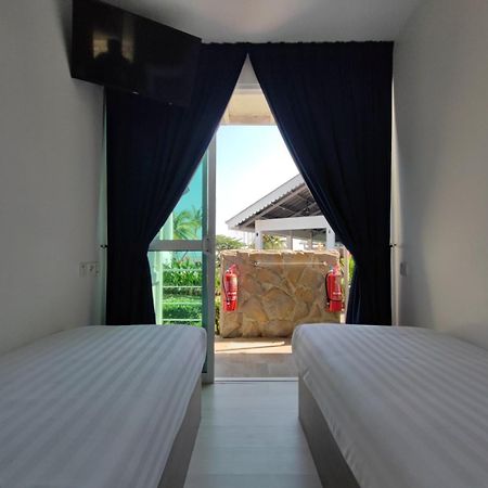 Solesor Kampong Beach Resort Port Dickson Exterior foto