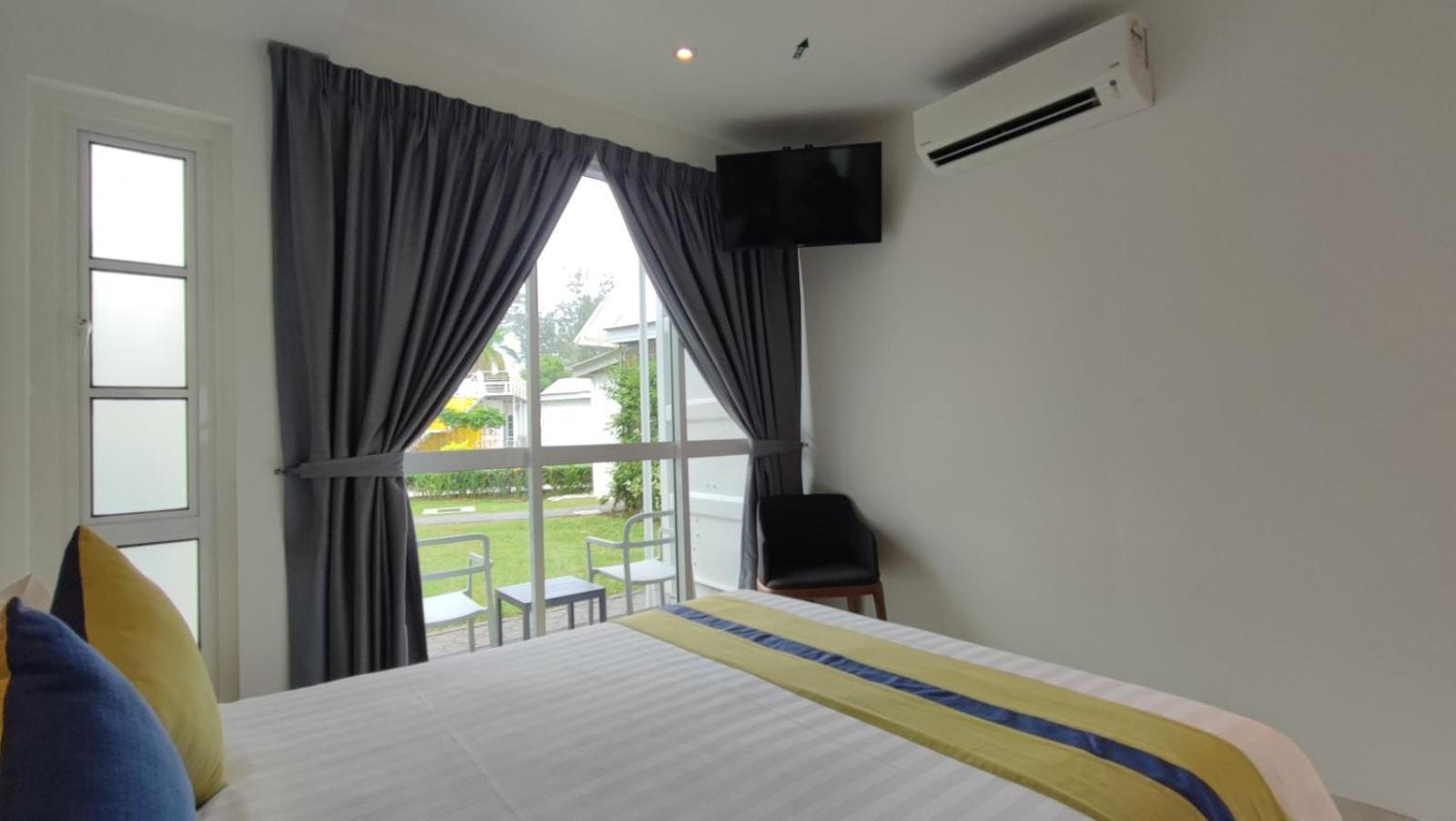 Solesor Kampong Beach Resort Port Dickson Exterior foto